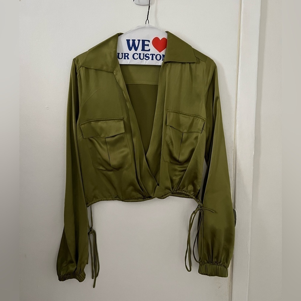 Green 100% Silk Top - Picture 3 of 12